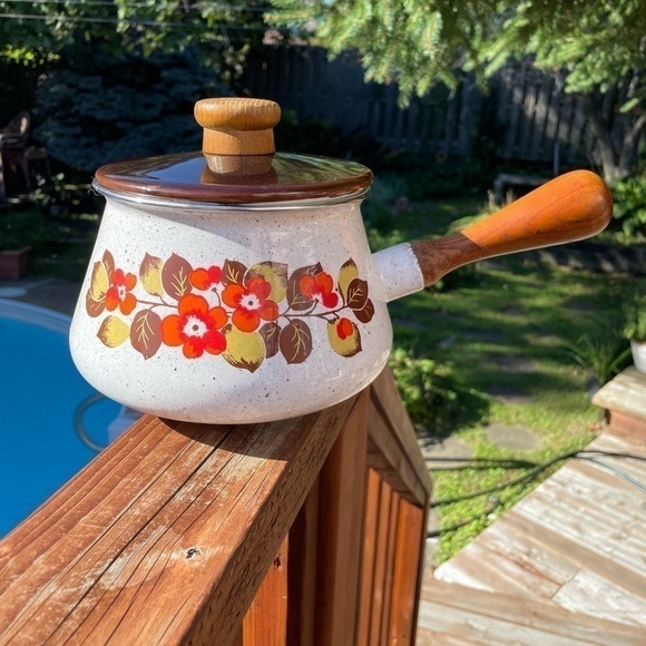70s Retro Fondue Pot 🍲 - Picture 1 of 12